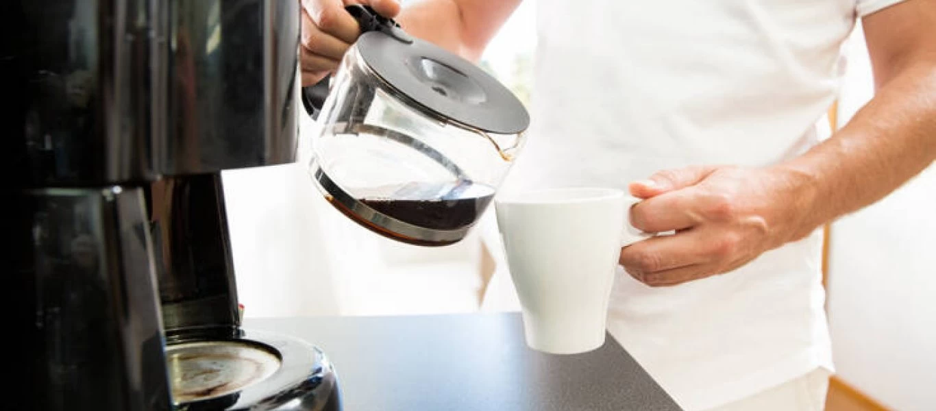 Δείτε πως να καθαρίσετε σωστά την καφετιέρα από άλατα και υπολείμματα